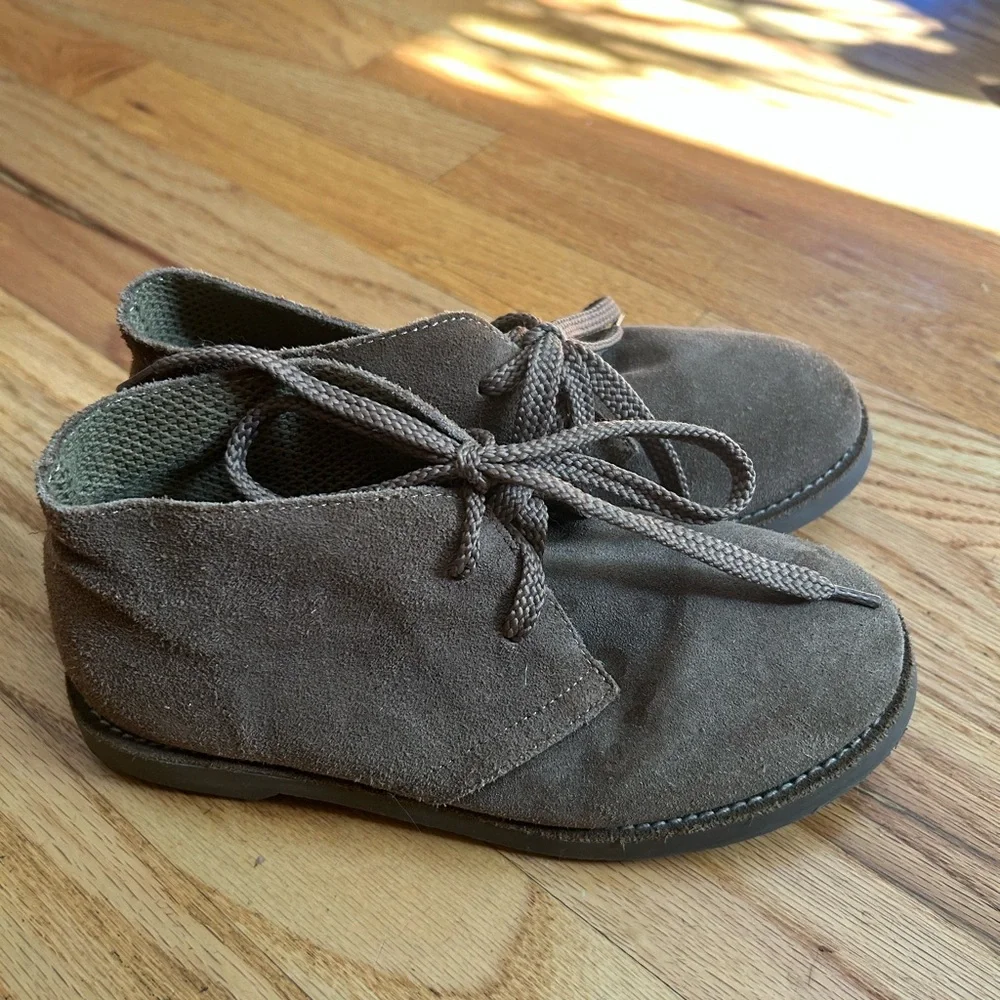 Crewcuts Boys Suede Taupe Chukka Boots K3